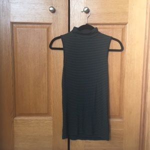 Gap small sleeveless turtleneck